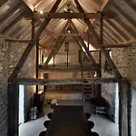 Hoeve Aan De Rand Maastricht Met Natuurzwembad ベルグ・エン・テルブレイト