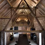 Hoeve Aan De Rand Maastricht Met Natuurzwembad