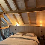 Hoeve Aan De Rand Maastricht Met Natuurzwembad