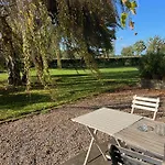 Hoeve Aan De Rand Maastricht Met Natuurzwembad アパート *