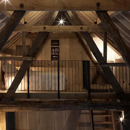 Hoeve Aan De Rand Maastricht Met Natuurzwembad アパート ベルグ・エン・テルブレイト