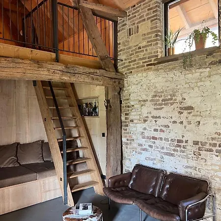 Hoeve Aan De Rand Maastricht Met Natuurzwembad ברח אן טרבלייט