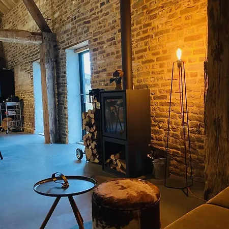 Hoeve Aan De Rand Maastricht Met Natuurzwembad