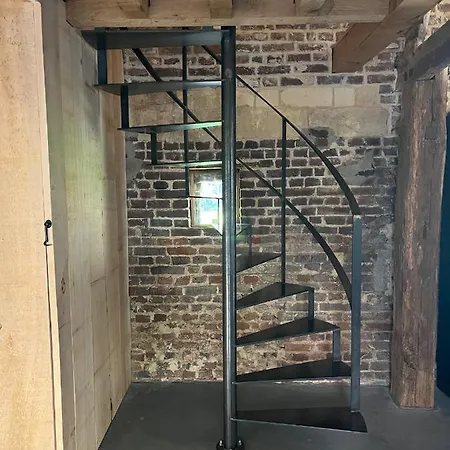 Hoeve Aan De Rand Maastricht Met Natuurzwembad ברח אן טרבלייט