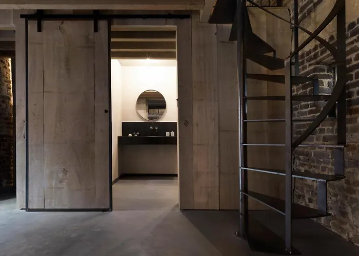 Hoeve Aan De Rand Maastricht Met Natuurzwembad * بيرغ إين تيربيلييت