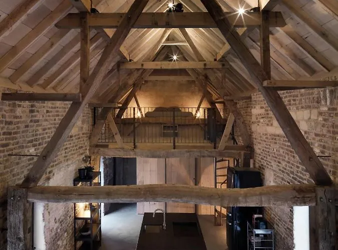 Hoeve Aan De Rand Maastricht Met Natuurzwembad