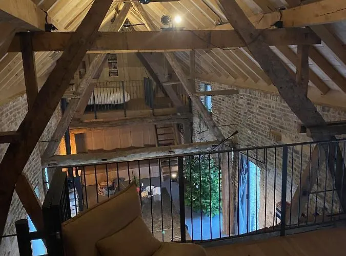 Hoeve Aan De Rand Maastricht Met Natuurzwembad * بيرغ إين تيربيلييت