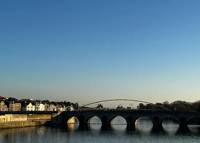 Hoeve Aan De Rand Maastricht Met Natuurzwembad * بيرغ إين تيربيلييت