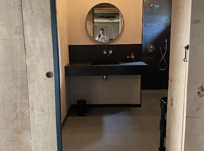 Hoeve Aan De Rand Maastricht Met Natuurzwembad *