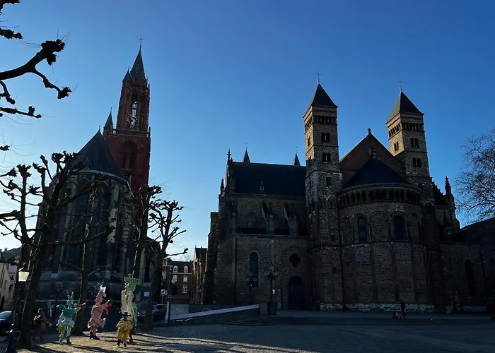 Hoeve Aan De Rand Maastricht Met Natuurzwembad بيرغ إين تيربيلييت
