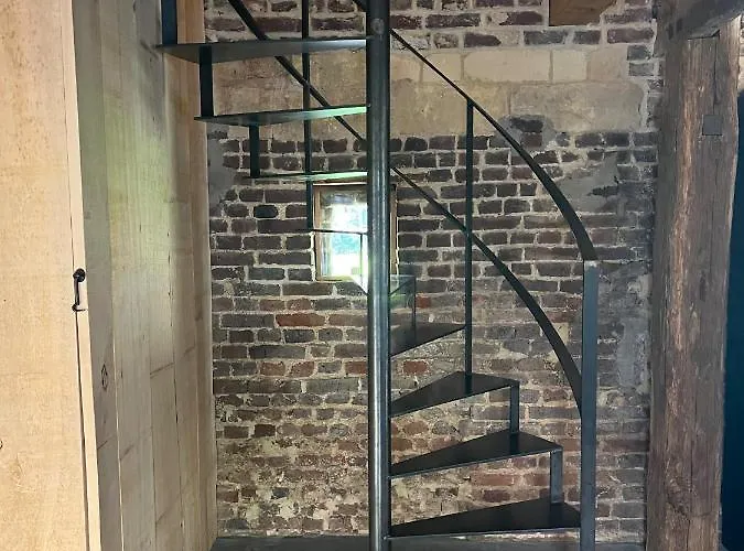 Hoeve Aan De Rand Maastricht Met Natuurzwembad بيرغ إين تيربيلييت