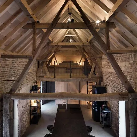 Hoeve Aan De Rand Maastricht Met Natuurzwembad