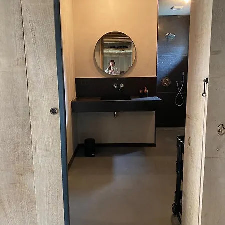 Hoeve Aan De Rand Maastricht Met Natuurzwembad *