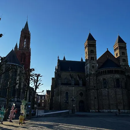 Hoeve Aan De Rand Maastricht Met Natuurzwembad Берг-эн-Терблейт